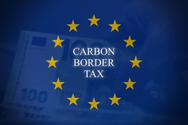 Avrupa Birliği Karbon Sınır Ayarlama Mekanizmasını (CBAM) temsil eden kavramsal görüntü, avro banknotları ve Karbon Sınır Vergisi metni ile birlikte AB bayrağı tarafından sembolize ediliyor