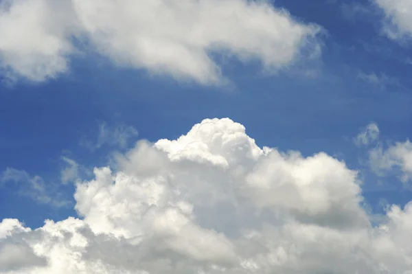 天空中美丽的白云 — 图库照片