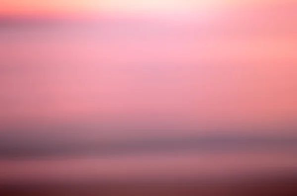 Sfocatura spiaggia tropicale tramonto con bokeh sole onda di luce sfondo astratto. Concetto di viaggio . — Foto Stock