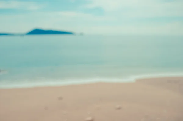 Sfocatura spiaggia tropicale con luce del sole sfondo astratto . — Foto Stock