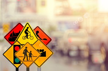 Trafik işareti üzerinde hareket kümesi bulanıklık trafik