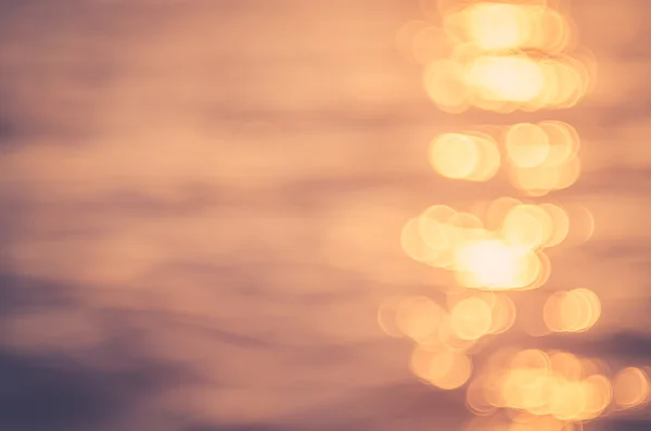 Blur playa atardecer tropical con bokeh sol luz onda fondo abstracto. Concepto de viaje . — Foto de Stock