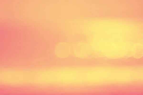 Blur tropical sunset beach with bokeh sun light wave abstract background. Travel concept. — Stock Photo, Image