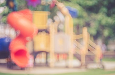 Oyun alanında doğa yeşil park arka plan bulanıklık.