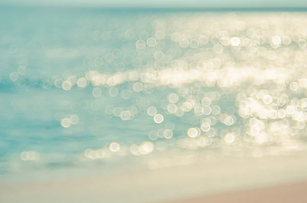 Розмитий тропічний пляж з боке сонячною світловою хвилею абстрактний фон. Концепція подорожей . — стокове фото