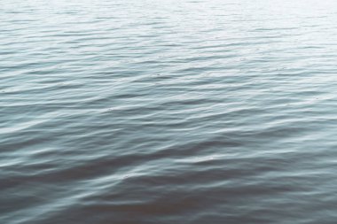 Yüzey dalgası su dokusunun soyut arkaplanını kopyala. Klasik ton filtresi renk biçimi.