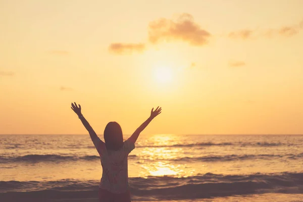 Kopierraum Von Frau Erheben Sich Hand Hand Sonnenuntergang Himmel Strand — Stockfoto