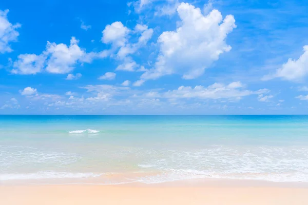 Prachtig Tropisch Strand Met Blauwe Lucht Witte Wolken Abstracte Textuur — Stockfoto