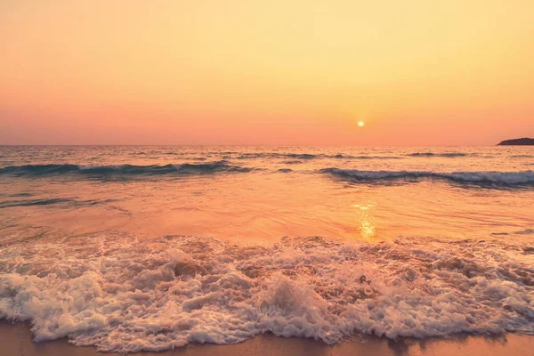 Tropische Strand Met Gladde Golf Zonsondergang Hemel Abstracte Achtergrond Kopieer — Stockfoto