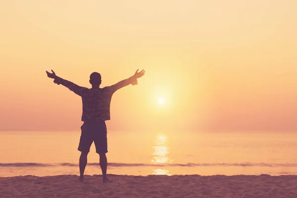 Kopierraum Des Menschen Erheben Sich Hand Hand Sonnenuntergangshimmel Strand Und — Stockfoto