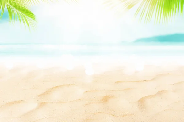 Blur Hermosa Naturaleza Hoja Palma Verde Playa Tropical Con Bokeh — Foto de Stock