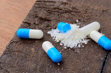 ilaç kapsül pill tozu ile açıldı