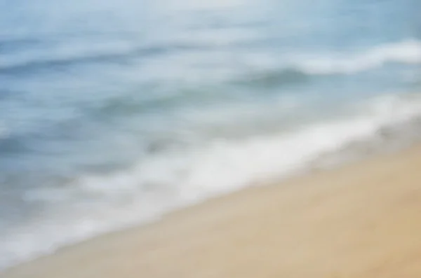 Spiaggia sfocata con onda bokeh sfondo astratto . — Foto Stock
