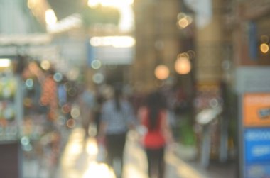 İnsanlar alışveriş merkezi alışveriş arka plan bulanıklık.