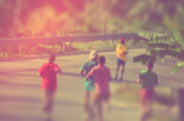 Grup yol arka plan üzerinde çalışan çocuk bulanıklık.