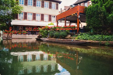 Panoramik kanal Colmar Petite Venedik mahallede,