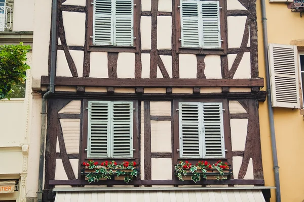 Old half timber (fachwerk) windows on house in Colmar, France. — Stock Photo, Image