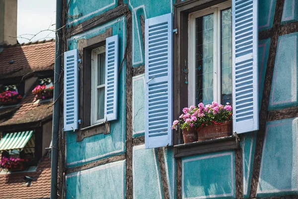 Old half timber (fachwerk) windows on house in Colmar, France. — Stock Photo, Image