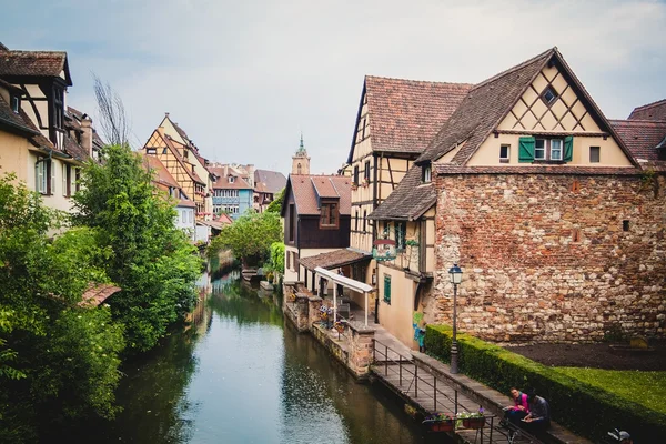 Panoramautsikt över kanalen i Petite Venedig trakten av Colmar, — Stockfoto