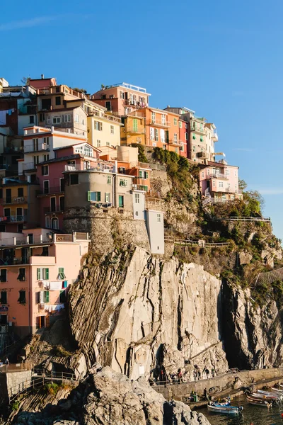 Casas coloridas de Manarola em Cinque Terre, Itália . — Fotografia de Stock