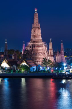 Alacakaranlık tapınakta Arun