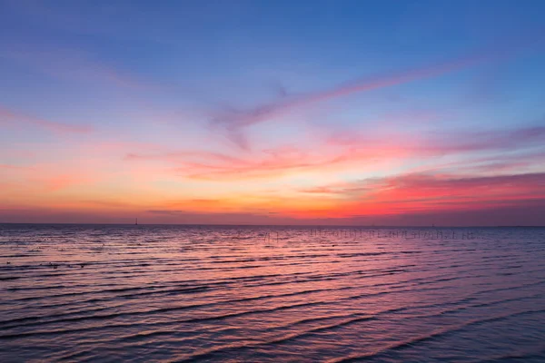 Skyline Sonnenuntergang über der Küste — Stockfoto