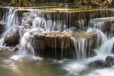 Birden çok katman şelaleler akışı kapatın