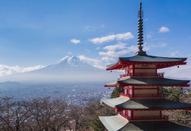 Mt. Fuji kırmızı Chureito Pagoda ile