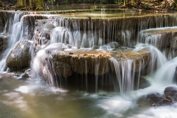 Zavřít proudu více vrstvy vodopády — Stock fotografie