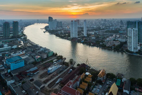 Sunset over Bangkok downtown with main river curved, Thailand — Stock Photo, Image
