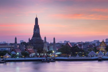 Alacakaranlık Arun tapınak Nehri ön