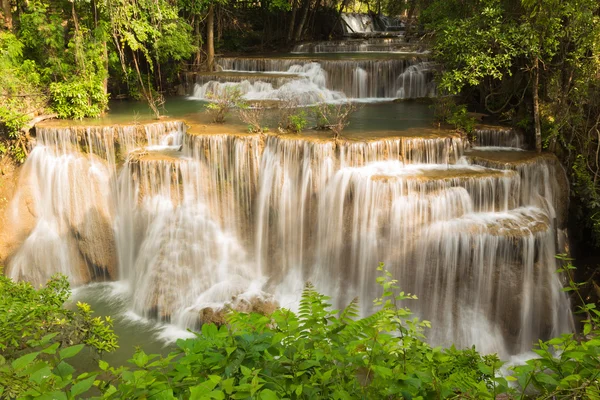 Cascade de forêt profonde, parc national Kanchanaburi de Thaïlande — Photo