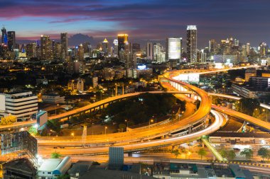 Havadan görünümü otoyol kavşağı şehir şehir ile