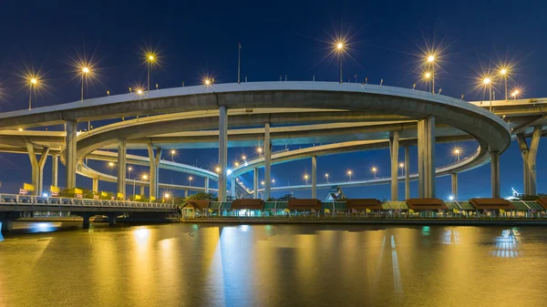 Ndustrial Ring road overpass waterfront at twilight — Stock Photo, Image