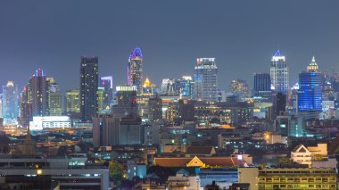 Gece görünümü şehir şehir merkezinde