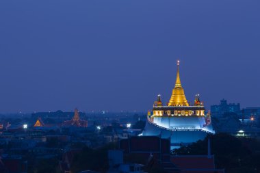 Altın dağ tapınak üzerinde alacakaranlık