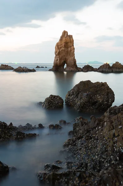 The rocks over sea coast — Stock Photo, Image