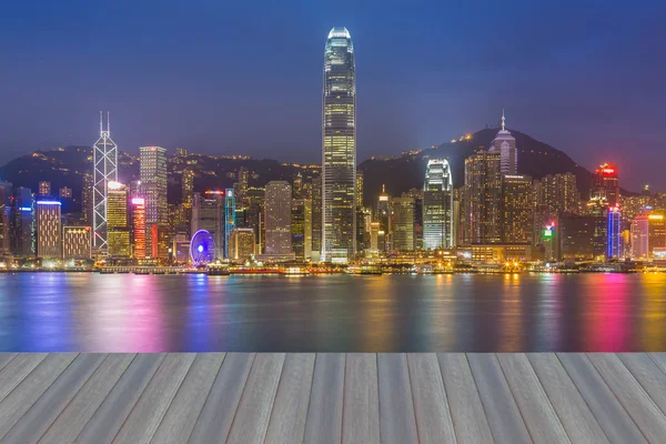 Opeing trägolv, Hong Kong stadsbilden vattnet över Victoria Harbour — Stockfoto