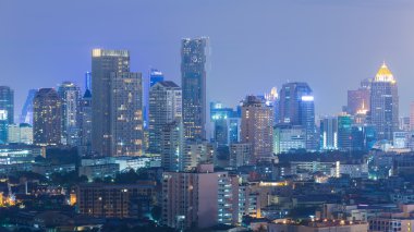 Şehir ofis binası gece