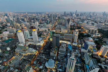 Havadan görünümü ofis binası ve iş şehir 