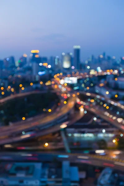 Bulanık ışıklar bokeh, şehir merkezindeki otoyol kavşağı — Stok fotoğraf