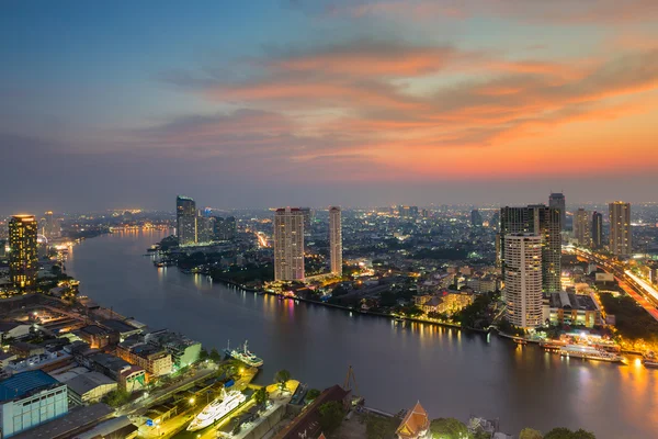 Sunset, dramatic sky over Bangkok city river curved, Thailand — Stock Photo, Image