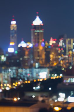 Bulanık bokeh ışıklar şehir ofis binası