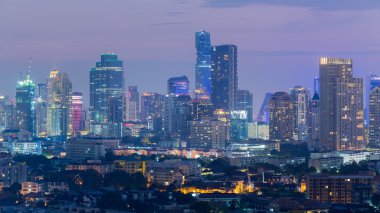 Merkezi iş alanı gece görünümü