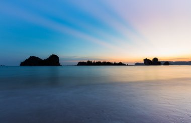 Sahil üzerinde manzarası 