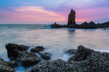 Kayalık sahil uzun pozlama 