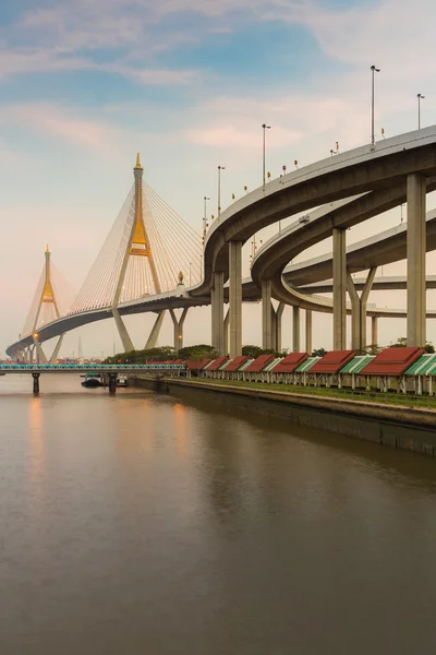 Bhumibol suspension Bridge cross Bangkok river — Stock Photo, Image