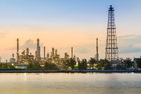 Nabrzeże rafinerii ropy naftowej — Zdjęcie stockowe