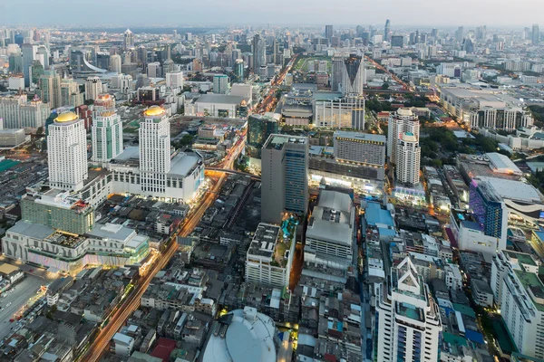 Luftaufnahme, Bangkok Geschäftsviertel vor Sonnenuntergang, Thailand — Stockfoto