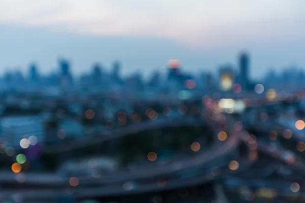 Dopo il tramonto luci offuscate città centro vista notturna — Foto Stock